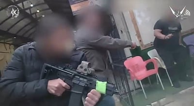 "יש זיהוי, רשאי": כך פעלו המסתערבים למעצר חשוד בלב השוק בשכם | תיעוד דרמטי