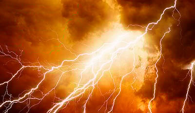 רגעי אימה בטיסה: המטוס נקלע לסופת ברקים והחל לאבד גובה, נוסעים שלחו הודעות פרידה