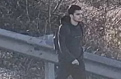 המחבל כפי שתועד במצלמות האבטחה