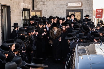 רגע מרגש: האדמו"ר מסאטמר הזמין את אדמו"רי החסידות לנישואי נינתו הבכורה 