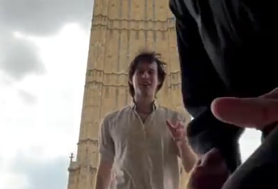 גניבת הטלפון - באמצע הסלפי