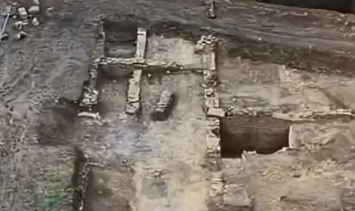 בסך הכל רצה לשפץ: חצר ביתו של צרפתי הפך לאתר ארכיאולוגי בעקבות אוצר רומאי יקר