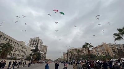 מצנחים בצבעי הדגל הסורי החדש