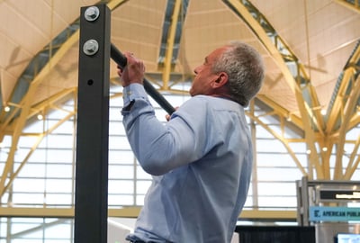 שר הבריאות מבצע את עליות מתח