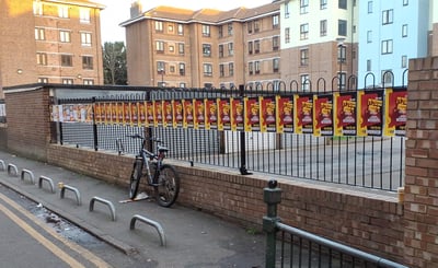 המודעות המבשרות על ההפגנה