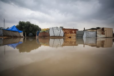 האוהלים שהוצפו בעקבות גשמי הסופה "ביירון" במחנה הפליטים נוסייראת, במרכז רצועת עזה