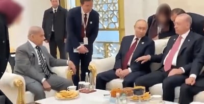 המתין 40 דקות והתפרץ לפגישה: פוטין הביך את ראש ממשלת פקיסטן 