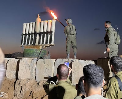 כך נראית הדלקת נר ראשון של חנוכה בכנסת - וכך זה נראה בשטח אויב | גלריה 