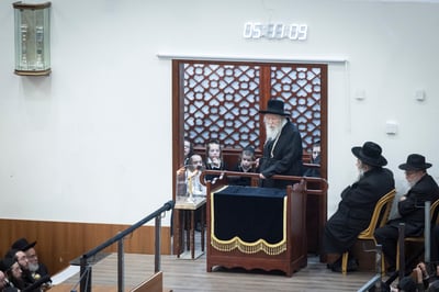 האדמו"ר מגור בהדלקת הנר הרביעי של חנוכה