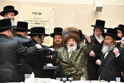 זאת חנוכה בחצה"ק ויז'ניץ