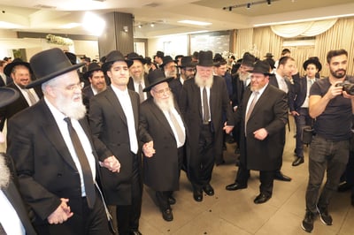 שמחת נישואי צאצאם של הגאון רבי אברהם סאלים והגאון רבי בן ציון מוצפי