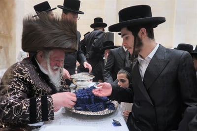 זאת חנוכה בחצה"ק פרמישלאן