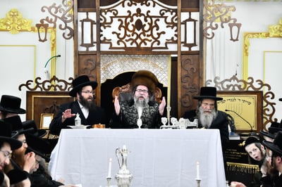 זאת חנוכה בחצה"ק סקולען ירושלים