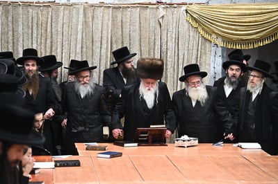 זאת חנוכה בחצה"ק מכנובקא בעלזא