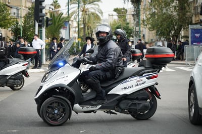 בהדלקת ל"ג בעומר: נסיון ביצוע מעצר אברכים בעיר אלעד