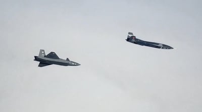 לא מדע בדיוני: מטוסי קרב אוטונומיים של טורקיה ביצעו תמרונים מורכבים בשמיים | צפו 