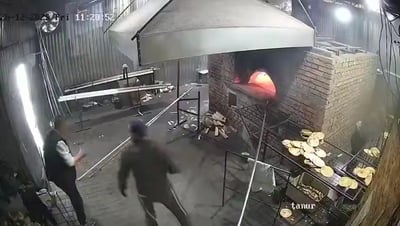 תיעוד מפחיד: טיל בליסטי מרוסיה נפל סמוך למאפיית המצות של אומן