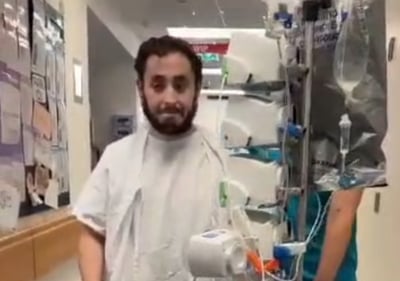 לייבל לזרוב צועד על רגליו