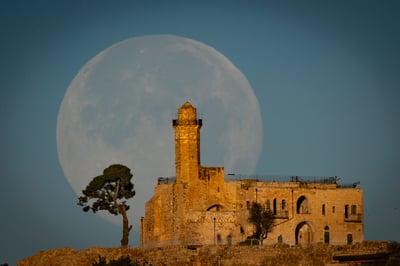 שיקעת הירח בקבר שמואל הנביא