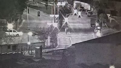 הרכב הלבן נצמד, דוחף – והגניבה החמורה בירושלים יוצאת לדרך | תיעוד