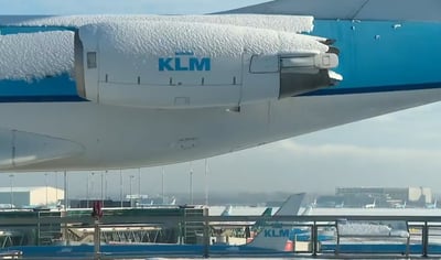 השלג על המטוסים