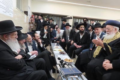 ניחום אבלים אצל הגה"צ עזרא ניסן 