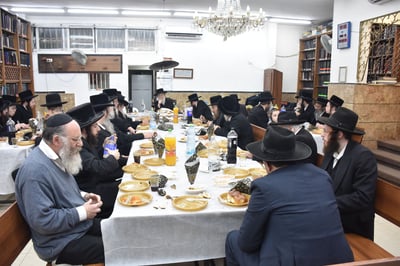 הרה"צ רבי חיים יוסף בידרמן בעריכת הטיש