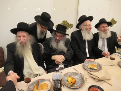 האחים הרבנים דינר התקבצו בחתונה אחת