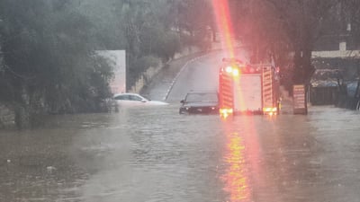 סערת מזג אוויר: גבר ואישה חולצו מרכב מוצף, האישה פונתה לבית חולים | 3 נלכדו על גג רכב בערבה