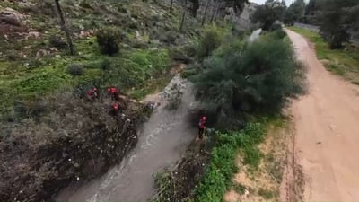 תיעוד מהרחפן: כך מנסים לאתר את הנער החרדי שנסחף בנחל ליד מודיעין עילית