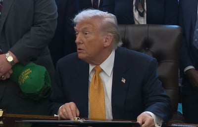 טראמפ במסיבת העיתונאים אמש