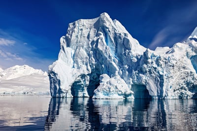 קרחון בנוף האנטארקטי