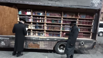 חסידות על גלגלים: משאית הספרים שהפכה ללהיט בניו-יורק
