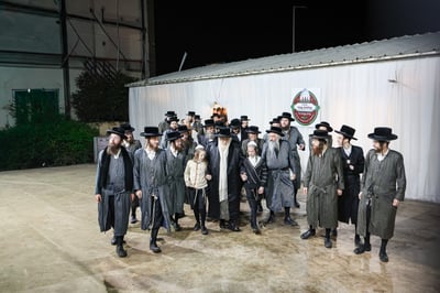 קביעת מזוזות לתלמוד תורה תולדות אהרן בטבריה