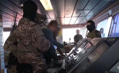 מבצע ימי נועז: צרפת תפסה מכלית מצי הצללים של רוסיה | צפו