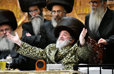 בצילא דמהימנותא: האדמו"ר מוויז'ניץ פיאר בראש שמחת נישואי נכדת ראש הישיבה 