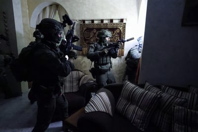 פרצו לדירה, גנבו כספת שהכילה מיליון שקל וזהב - ונעצרו