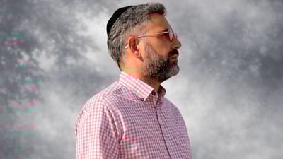 יקיר יהודה יאיר בסינגל מקורי חדש: ״הולך איתי״