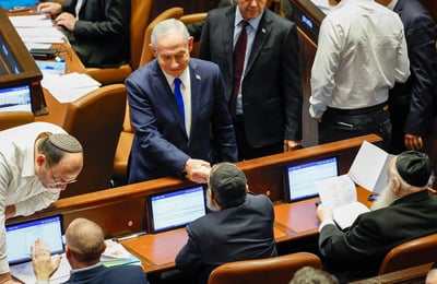 נתניהו וגפני במליאה, הלילה