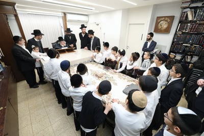 תלמידי חזון מאיר ובית ישראל במעונם של גדולי ישראל