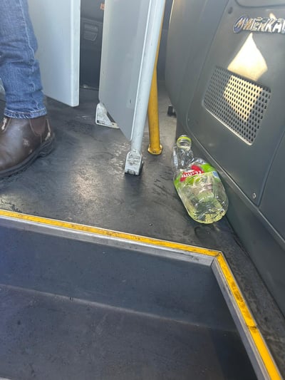 הבקבוק שהכיל חומר דליק ונעשה בו שימוש ע"י החשוד