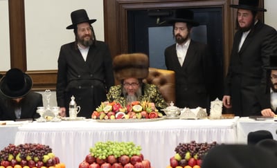 האדמו"ר מסקולען לייקווד בטיש ט"ו בשבט