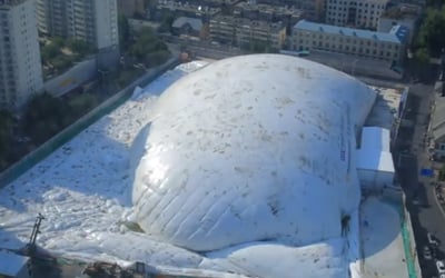 הכיפה הענקית במהלך הבנייה