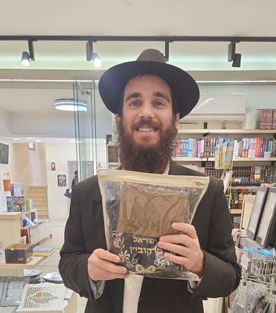 הרב יצחקי והתפילין