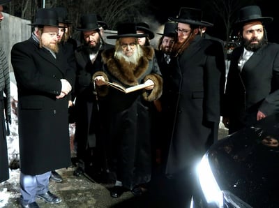 האדמו"ר מסאטמר בתפילה באוהל בית סאטמר