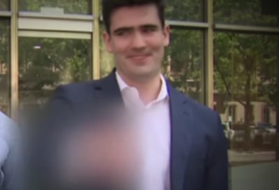 ג'ייקוס הרסנט מבצע את ההצדעה הנאצית