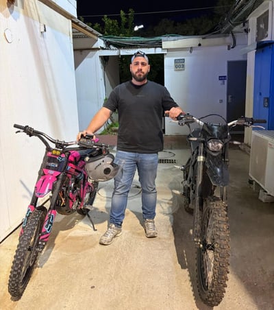 האופנועים הגנובים