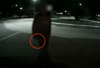 תיעוד מזעזע | רב העיר נדקר בפתח ביתו על ידי אחד מתושבי עירו