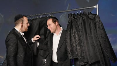 להיט הענק עכשיו גם בקליפ: שרולי גרין ומוטי וייס שרים "בקיטשע"