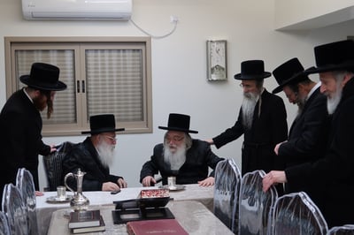 האדמו"ר מדארג בביקור אצל הגה"צ רבי אהרן טוסיג